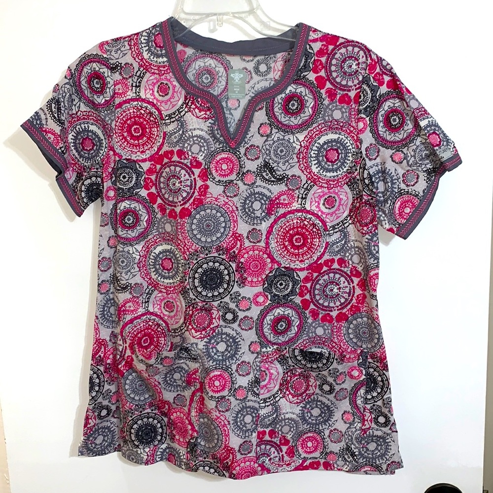 Med Couture Scrub Top || Style: 4436 || Size: Medium